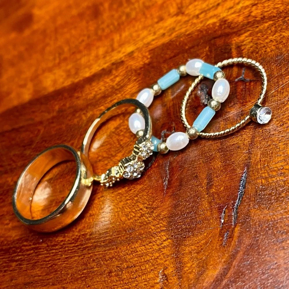NWOT Dainty Gold Tone Ring Set - Picture 5 of 13